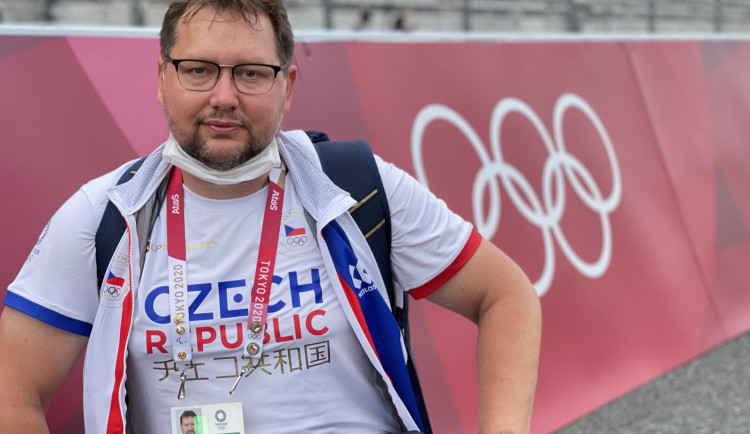 V Tokiu si cyklisté pod dres museli dávat led nasypaný do dámských punčoch, popisuje masér reprezentace