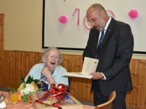 Primátor Prostějova Jura porušil opatření. V domově pro seniory neměl respirátor