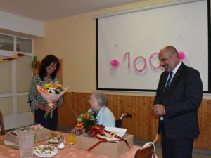 Primátor Prostějova Jura porušil opatření. V domově pro seniory neměl respirátor