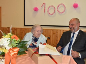 Primátor Prostějova Jura porušil opatření. V domově pro seniory neměl respirátor