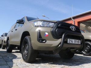 Vojáci si ve Štěpánově převzali první terénní Toyoty Hilux. Nahradí muzejní vozy UAZ