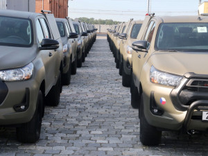 Vojáci si ve Štěpánově převzali první terénní Toyoty Hilux. Nahradí muzejní vozy UAZ