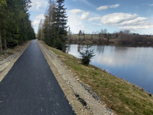 Z Potštátu do Boškova už cyklisté nemusí po silnici. Vyrostla zde nová stezka