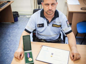 Práce u policie pro mě znamená být pořád ve střehu. Sloužím sedm let a stále se učím něčemu novému, říká oceňovaný šumperský policista Michal Cikryt