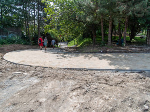 Vchod do fakultní nemocnice z Brněnské je opět otevřený. O dva týdny dřív