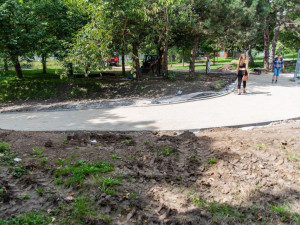 Vchod do fakultní nemocnice z Brněnské je opět otevřený. O dva týdny dřív