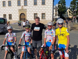 Starší žáci dělají svému trenérovi Jiřímu Kaňkovskému letos velkou radost.