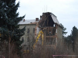 Jezdecká kasárna padla před pěti lety. Místo je stále prázdné. Prostějované zde chtějí park