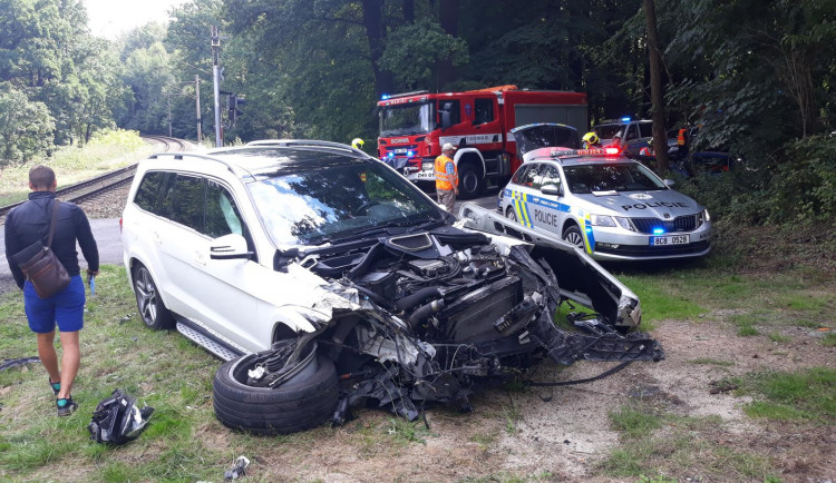 Další nehoda na železnici. U obce Hosín vjelo auto před rozjetý vlak