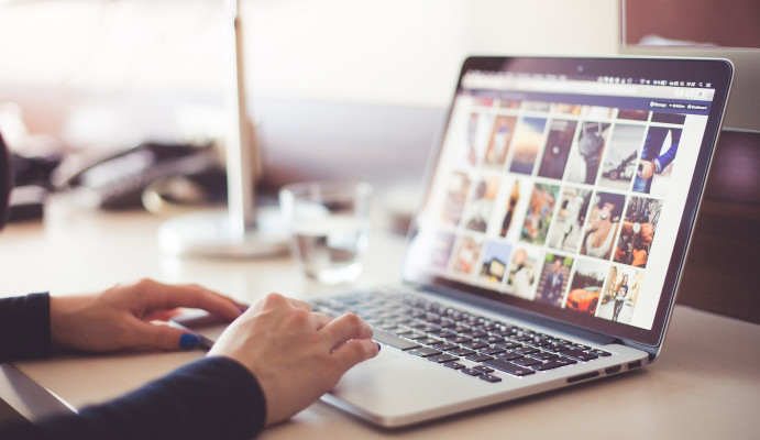 Policie varuje před podvody na internetu. Registruje už dvacítku případů