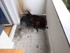 V bytě hořela digestoř, v domě matrace. Příčinou byla v obou případech nedbalost