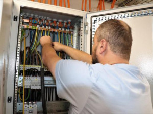 Žákům přerovské ZŠ Trávník začne školní rok později. Kvůli úklidu po rekonstrukci