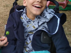 Pomůžete? Ondra, jehož chytrý mozek je kvůli přidušení uvězněn v neposlušném těle, potřebuje vozík