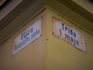 Armáda nabízí k prodeji Hanácká kasárna v Olomouci. Za čtvrt miliardy