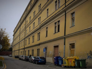 Armáda nabízí k prodeji Hanácká kasárna v Olomouci. Za čtvrt miliardy