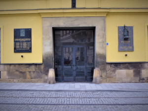 Armáda nabízí k prodeji Hanácká kasárna v Olomouci. Za čtvrt miliardy