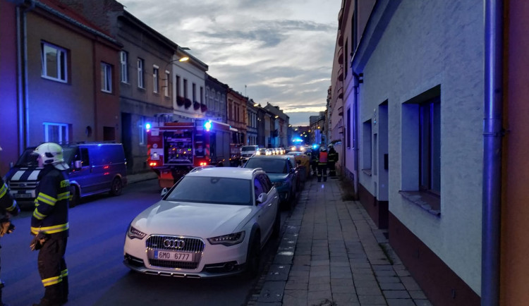 V Přerově v podvečer vybuchl automobil. Na místě byli pyrotechnici