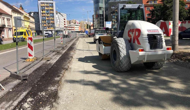 Rekonstrukce zastávky na Mariánském náměstí finišuje