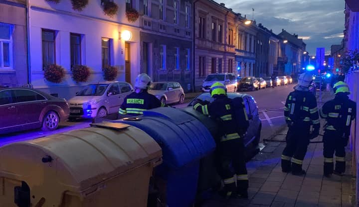 Pod autem v Přerově vybuchl nástražný výbušný systém, potvrdila policie