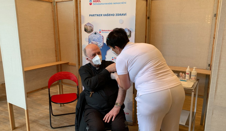 Ve Společenském domě v Prostějově se nechal očkovat také olomoucký arcibiskup Mons. Jan Graubner