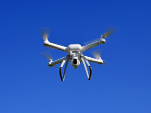 Létáte rekreačně s drony? Nezapomeňte na registraci a další povinnosti