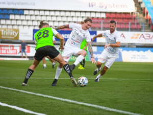 Andrův stadion hostil dobročinný fotbalový souboj osobností. Na snímku známý šéfkuchař Přemek Forejt