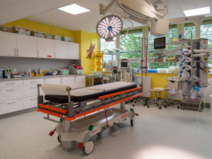 Přestavba druhého nadzemního podlaží Dětské kliniky na Jednotku intenzivní a resuscitační péče trvala necelý rok