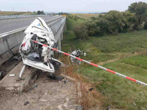 Hasiči z Olomouckého a Zlínského kraje řeší nehodu s únikem kyseliny