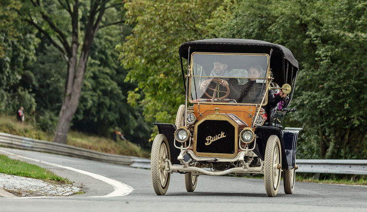 Automobilové poklady vyrazí na šternberskou trať. Ukážou se i na výstavě