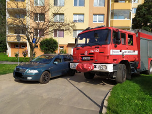 V případě potřeby zásahu už bývá na přeparkování zpravidla pozdě, varují hasiči