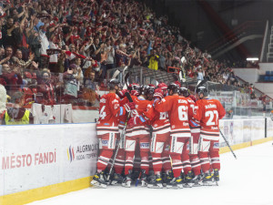 3:2! Olomoučtí hokejisté slaví vítěznou branku proti Mladé Boleslavi