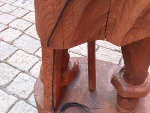 Do výklenku olomoucké Vily Primavesi se po 70 letech vrátila socha ponocného