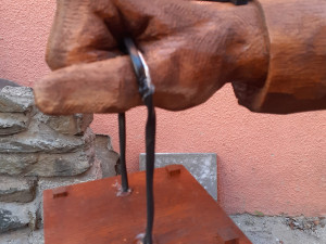 Do výklenku olomoucké Vily Primavesi se po 70 letech vrátila socha ponocného