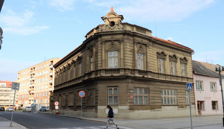 Blažkův dům na nároží přerovského náměstí T. G. Masaryka prochází rekonstrukcí
