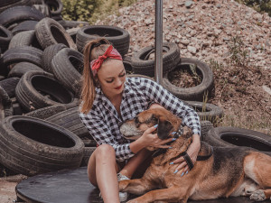 Snímky ze zákulisí focení plakátů Pole Dogs na pomoc psům z olomouckého útulku