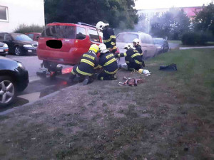 Olomoučtí hasiči si při skutečném zásahu vyzkoušeli speciální zařízení, které sami vyvinuli