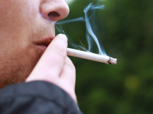 Odborníci z Olomouce zkouší odhalit rakovinu plic u kuřáků pomocí analýzy dechu
