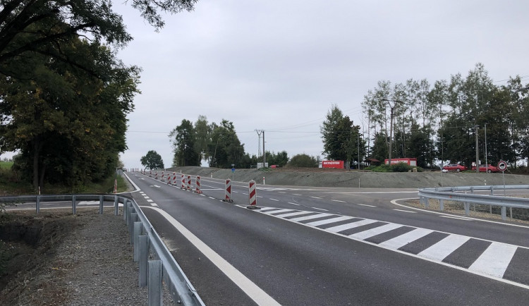 Křižovatka u Velešína je průjezdná bez omezení, dopravní značení zmizelo