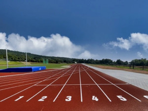 Ve Šternberku se otevřel moderní atletický stadion. Na zavlažování využije dešťovou vodu