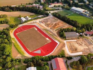 Ve Šternberku se otevřel moderní atletický stadion. Na zavlažování využije dešťovou vodu
