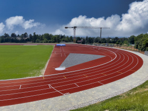Ve Šternberku se otevřel moderní atletický stadion. Na zavlažování využije dešťovou vodu
