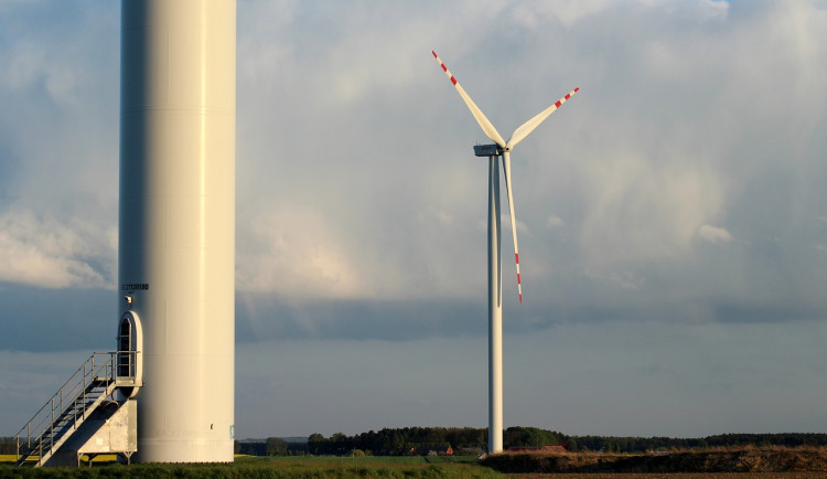 size3-16209025033068-239-suas-group-planuje-vystavbu-solarni-a-vetrne-elektrarny-zemedelskou-pudu-nezabere