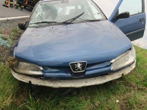 Čerstvá řidička u Supíkovic převrátila auto do příkopu poté, co nezvládla předjíždění