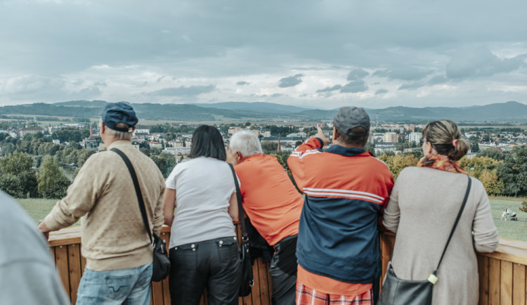 Vyhlídková plošina nabízí nové pohledy na město Zábřeh i Rychlebské hory nebo Jeseníky. Stavba se slavnostně otevřela i s kulturním programem
