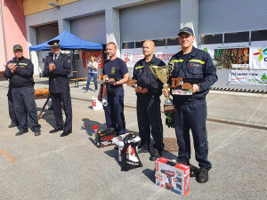 Profesionální a dobrovolní hasiči otestovali své dovednosti při práci s motorovou pilou