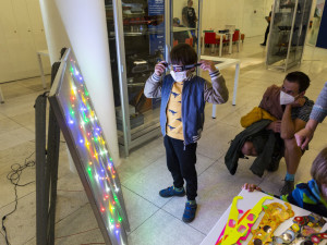 I v letošním ročníku Noci vědců byla jedním z center prezentací a pokusů Přírodovědecká fakulta Univerzity Palackého či popularizační muzeum vědy Pevnost poznání