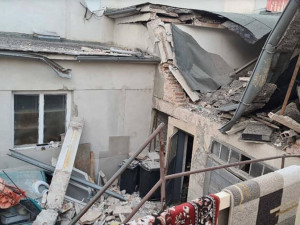 Výbuch plynu v Litovli zdemoloval část domu v centru města, příčiny zjišťovali na místě specialisté policie a hasičského záchranného sboru