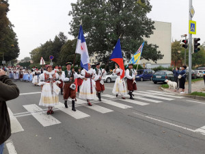 Tovačovem prošly stovky krojovaných Hanáků, kteří se sjeli na festival