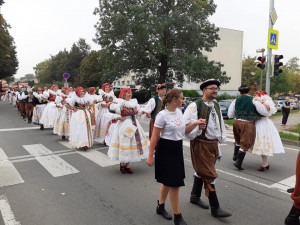 Tovačovem prošly stovky krojovaných Hanáků, kteří se sjeli na festival