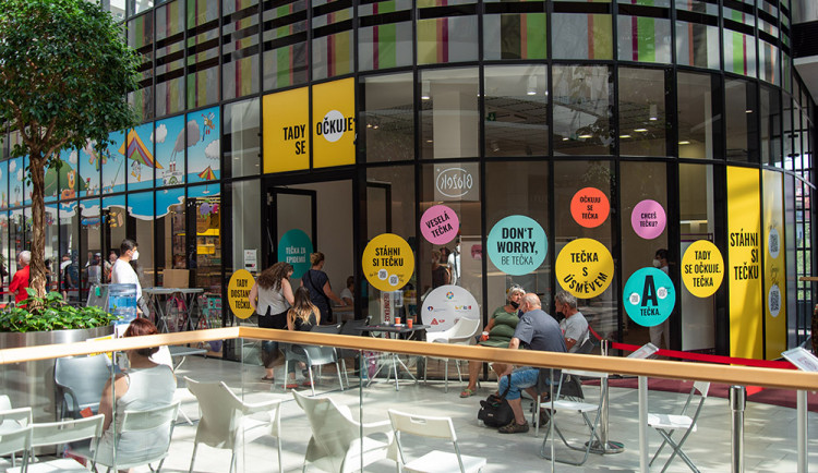 Očkovací místo v Galerii Šantovka má kapacitu až 400 aplikací vakcíny za den, aktuální zájem byl zhruba 120 dávek denně